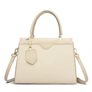 Minimalistische beige gewebte Lederhandtasche mit goldenen Beschlägen und Rundgriff