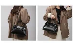 Détail du sac cabas noir brillant avec anses tressées et fermoir rotatif argenté élégant