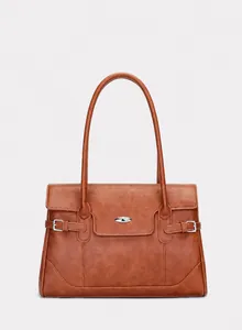 Braune Vintage-Tasche mit Metallschnalle vorne und verstellbaren Seitenriemen