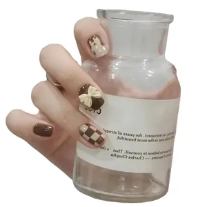 Handgemachte braune Schachbrett-Nägel mit 3D-Schleife und Bärendesign in rund-eckiger Form