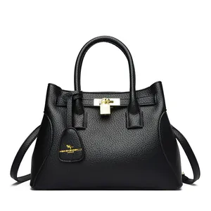 Sac à main classique en cuir noir à motif litchi avec fermoir doré et bandoulière chic