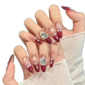 Faux ongles œil de chat bordeaux et champagne avec fleur 3D et strass carrés brillants
