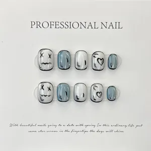 Uñas Postizas a Presión Hechas a Mano Estilo Cómic 2D Cortas Redondas Azul Blanco Pintadas a Mano Corazón Anime Set Con Herramientas