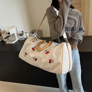 Borsa da viaggio vintage in tela con ricamo di ciliegie e manici gialli da donna