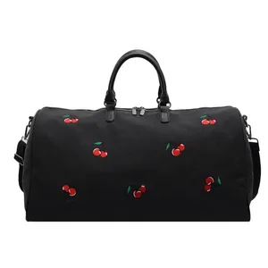 Grande borsa da viaggio in tela nera con ricamo a ciliegia e manici in pelle