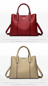 Vue détaillée des sacs fourre-tout en cuir bordeaux et gris avec grain et logo doré