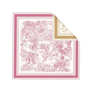 Carré de soie rose à imprimé animal de la jungle avec motif à chevrons double face