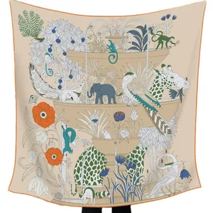 Seidig quadratisches Tuch mit Tierbrunnen-Print und orangefarbenem Rand, 110cm Schal