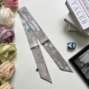 Foulard twilly étroit de 90 cm avec motif gris pour décorer les anses de sacs à main