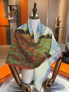 Détails des bords roulottés main sur un foulard en soie imprimé peinture de Monet