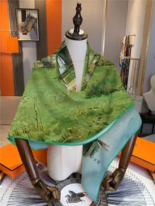 Détail de l'imprimé peinture à l'huile Van Gogh sur foulard en soie de luxe à bords roulés