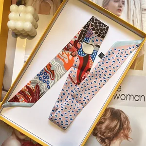 Zijdeachtige polyester twilly sjaal met luipaard- en bloemenprint in roze en oranje