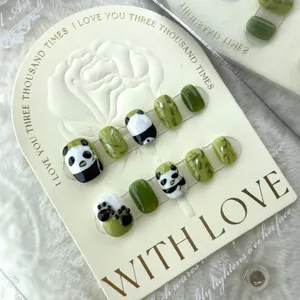 Faux Ongles à Presser Panda et Bambou Peints à la Main Vert Blanc Courts Ronds Avec Kit de Manucure Patte 3D