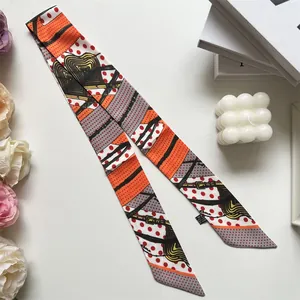 Pañuelo largo de seda con lunares naranjas para el pelo o decoración de bolso
