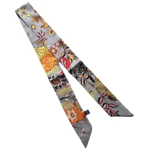 Pañuelo largo con estampado floral en poliéster gris y naranja, accesorio de moda femenino