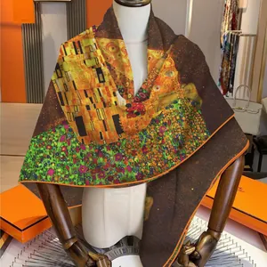 Écharpe artistique en soie et cachemire avec Le Baiser de Klimt en doré et orange