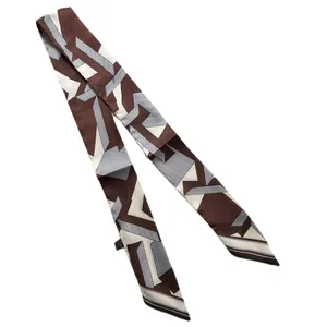 Moderne bruine smalle sjaal met geometrische patronen en zachte polyester textuur