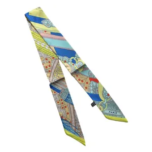 Elegante pañuelo twilly de satén de doble capa con patrones geométricos abstractos y print Paris