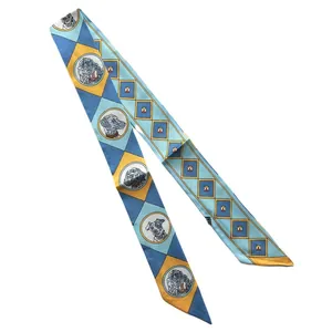 Foulard twilly double face avec motif losanges et illustrations de chiens vintage