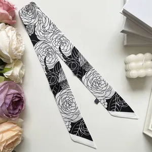 Élégant foulard twilly en soie à imprimé camélia noir et blanc pour poignée de sac
