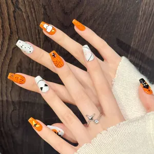 Faux ongles Halloween forme trapèze avec motifs de citrouilles, fantômes et araignées