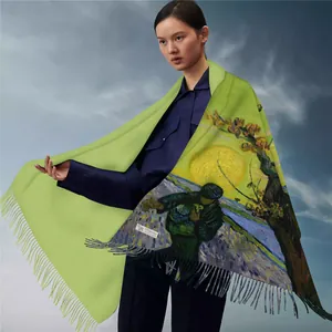 Λεπτομέρεια από 100% κασμίρ Pashmina πασμίνα με τέχνη Van Gogh και κομψά μακριά κρόσσια