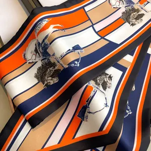 Écharpe twilly en soie luxe avec motif équestre et imprimé cheval orange et bleu