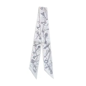 Pañuelo twilly de seda con estampado de llaves retro y lunares sobre fondo blanco