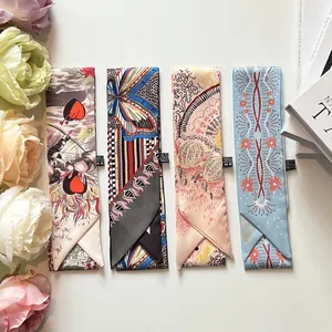 Assortiment de quatre foulards twilly à motifs pour sacs à main et coiffures chic