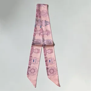 Foulard Twilly en satin rose avec illustrations de dessins animés pour cheveux et sacs