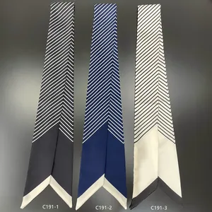 Tre sciarpe skinny a righe minimaliste in nero, blu navy e crema con punte a coda di rondine