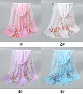 Détails de foulards légers en mousseline imprimée en rose, blanc, violet et bleu ciel