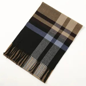 Sciarpa classica a quadri con nappe in kaki, nero e blu con morbida trama tipo cashmere