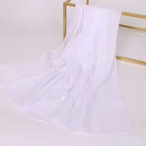 Elegante sciarpa di chiffon bianco puro con sottile motivo jacquard e bordi rifiniti