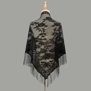 Elegante scialle di pizzo nero con ricamo di rose e nappe a frangia per matrimoni