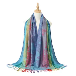 Sciarpa scialle sfumata arcobaleno con ricami floreali e frange colorate da donna