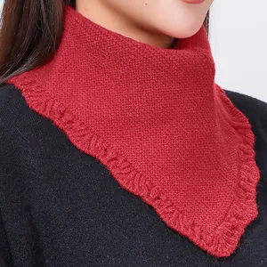 Tour de cou tricoté rouge pour femme avec bordures en dentelle ondulée élégante