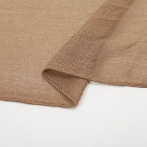 Klassischer erdbrauner weicher Baumwollschal mit feiner Rollkanten-Textur für Damen