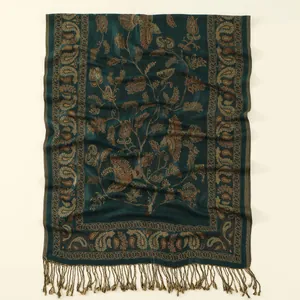 Sciarpa etnica verde scuro con ricamo paisley dorato e frange lunghe decorative