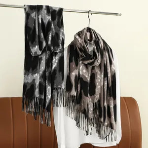 Thick leopard print cashmere-like scarf with fringe details for autumn and winter wear