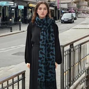 Écharpe léopard bleu marine avec franges, châle d'hiver élégant pour femmes de style urbain