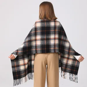 Classic plaid imitation cashmere shawl for women with elegant tassels and faux fur collar