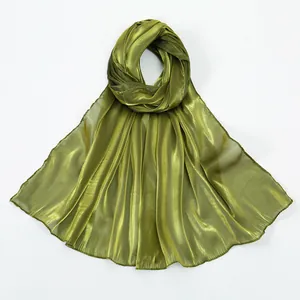Detailed view of grass green shimmering scarf with fine vertical texture and rolled edges