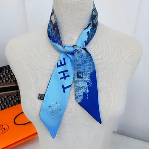 Sciarpa Sottile in Satin Stampa Giornale Vintage Francese per Donna Lettera Ritratto Nastro per Borsa a Doppia Faccia Foulard