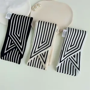 Driedelige set smalle zijde-gevoel sjaals met klassieke geometrische strepen en decor