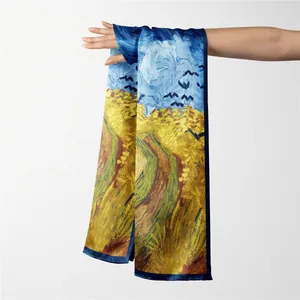 Détail du foulard en soie avec l'imprimé d'art Champ de blé aux corbeaux de Van Gogh