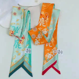 Detail van mintgroene en oranje zijden twilly sjaals met Chinese hertenmotieven en wolken