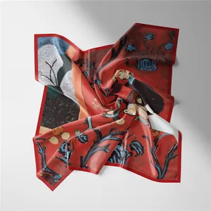 Dettaglio di un foulard in seta rossa con stampa floreale astratta stile Matisse