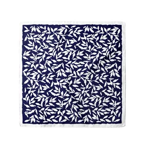 Eleganter Marineblauer Satin Quadratischer Schal mit Blattmuster Seidengefühl Kleiner Halsschal für Damen Vintage Mode Büro Damen Taschentuch