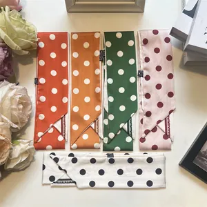 Set di cinque eleganti sciarpe sottili a pois in vari colori per capelli e borse